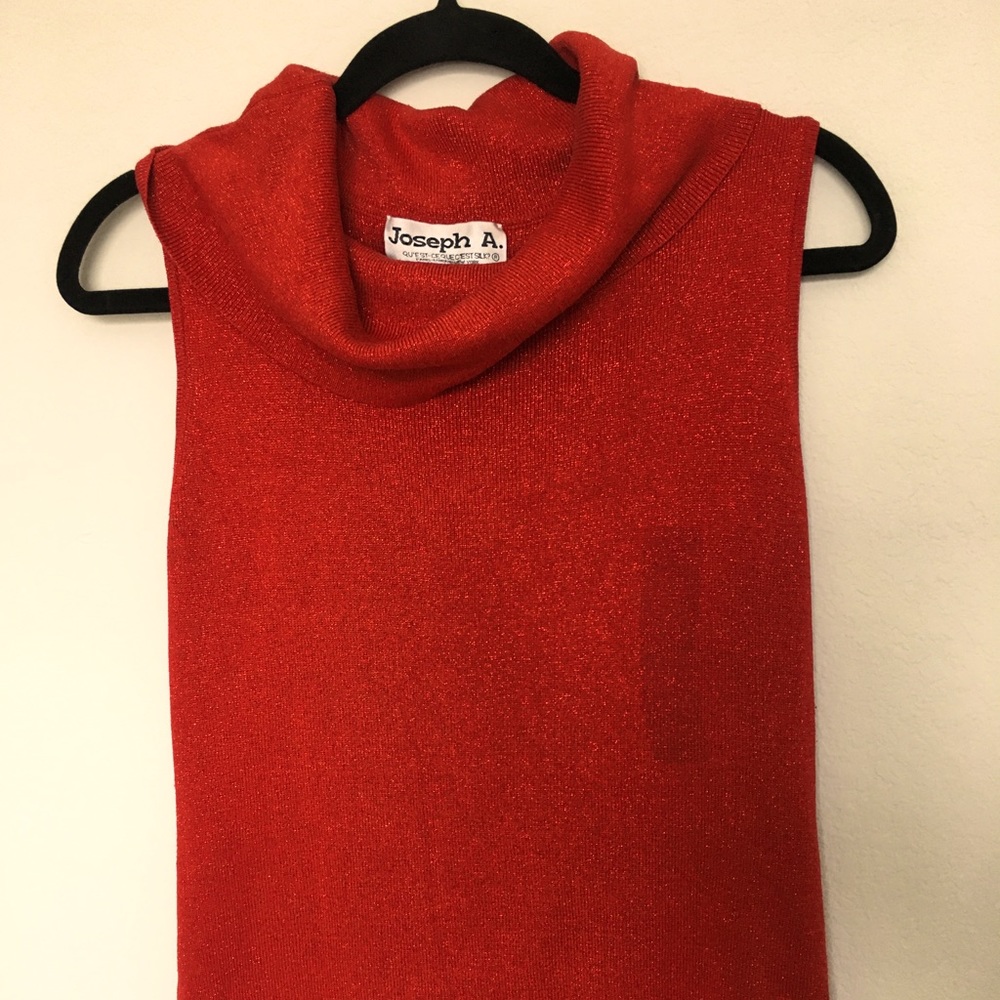 Joseph A. Women’s turtle neck armless top.